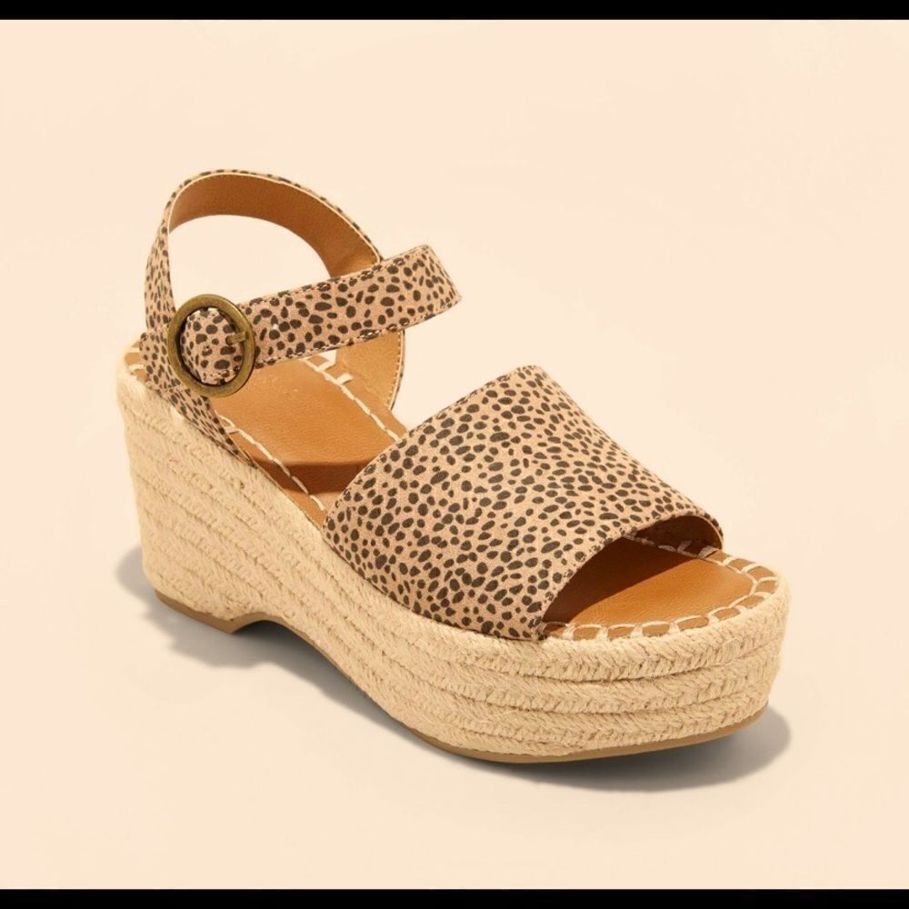 Universal Thread Morgan leopard print  sandals